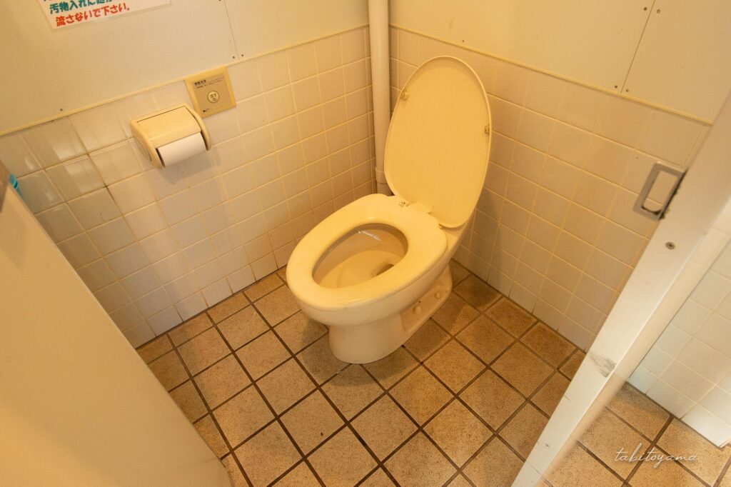 東大沼キャンプ場の様式トイレ