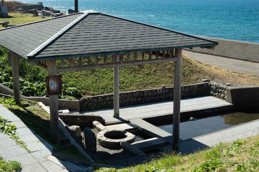 雄冬野営場にある湧水