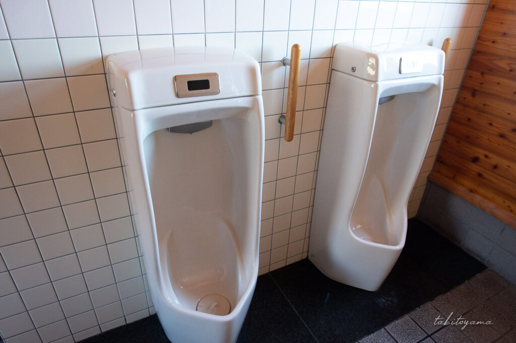 雄冬野営場の男子トイレにある小便器