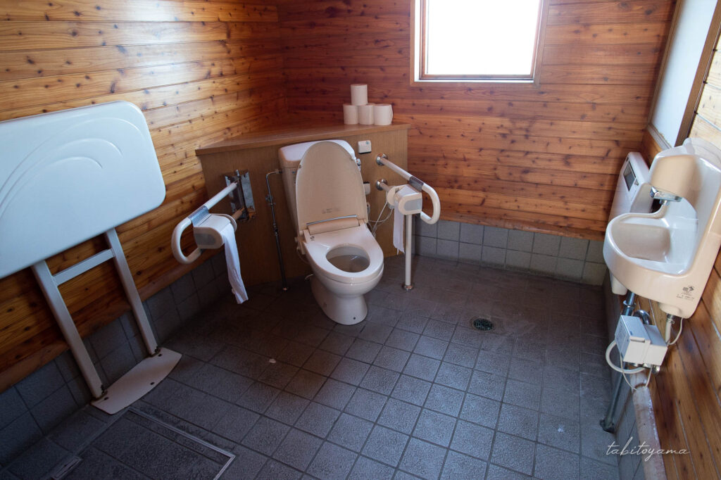 雄冬野営場のバリアフリートイレ