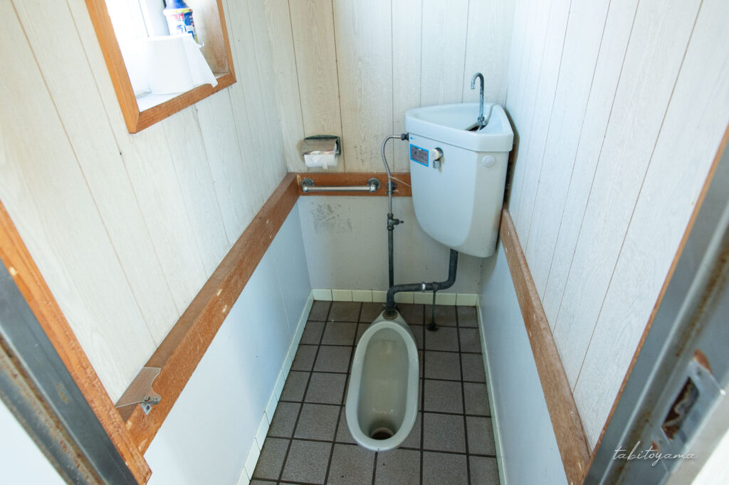 暑寒海浜キャンプ場の和式トイレ