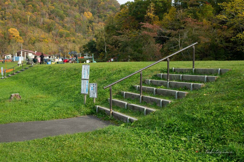 ファミリーランドみかさ遊園の上段サイトの階段