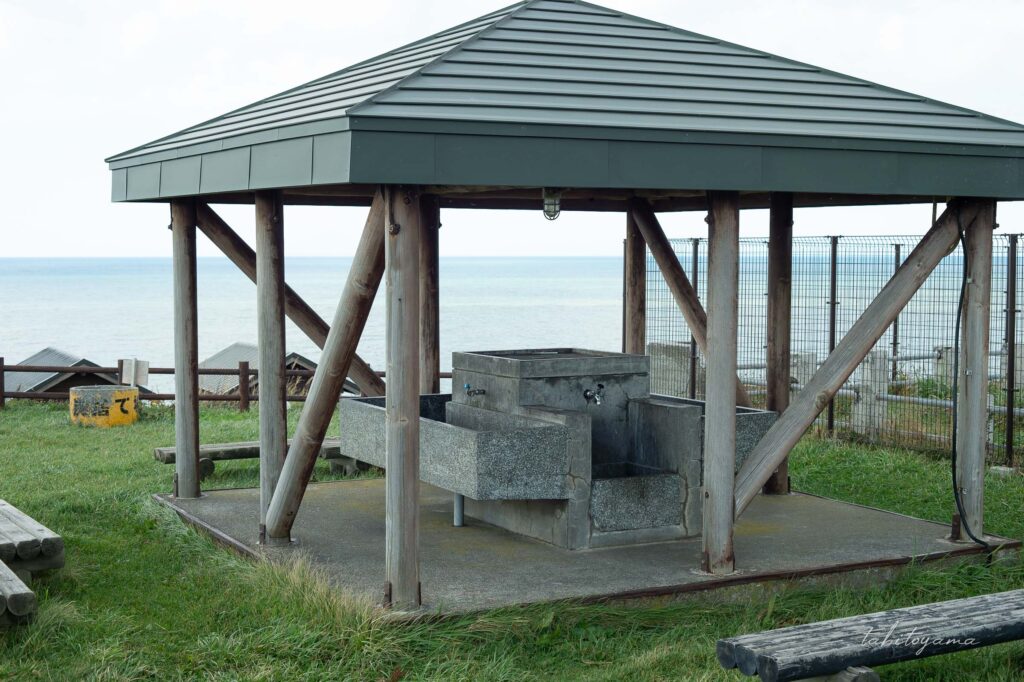 みさき台公園キャンプ場の上段サイトにある炊事場