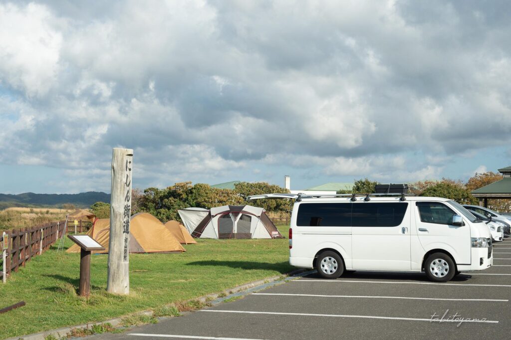 みさき台公園キャンプ場の中段サイトの駐車場
