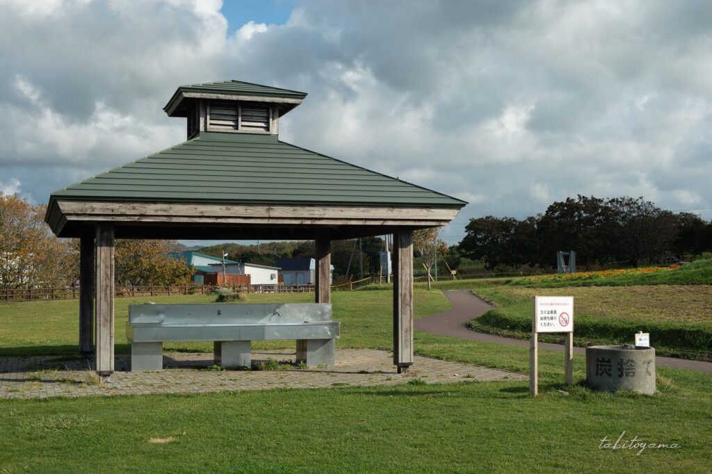 みさき台公園キャンプ場の中段サイトにある炊事場