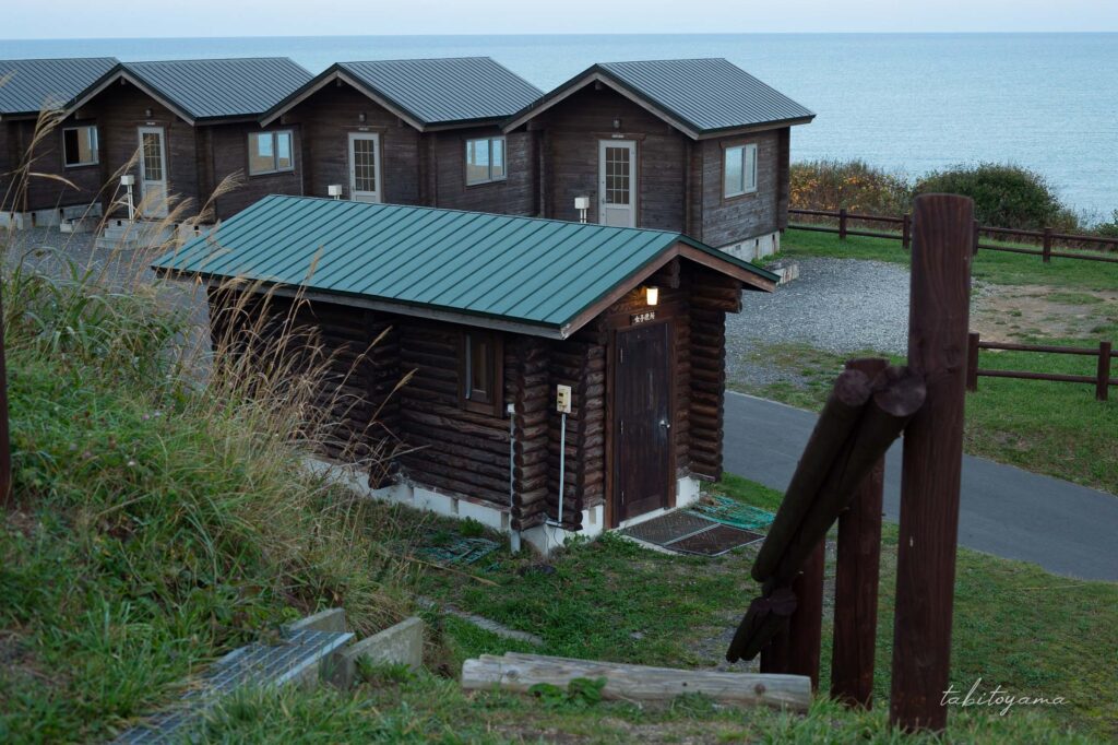 みさき台公園キャンプ場のバンガロー前のトイレ