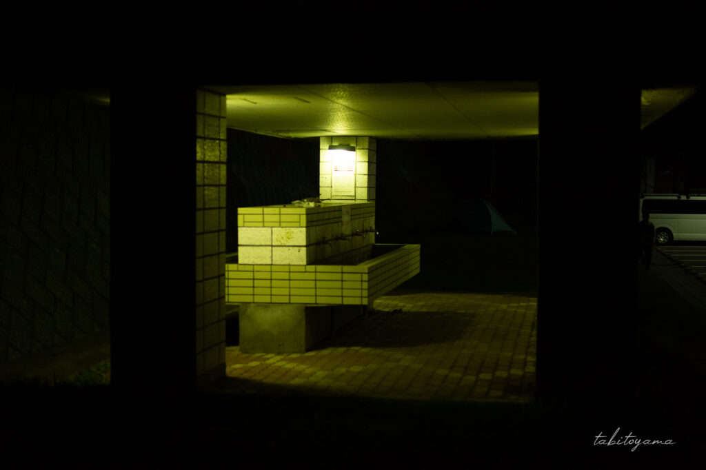 黄金岬キャンプ場の炊事場の照明