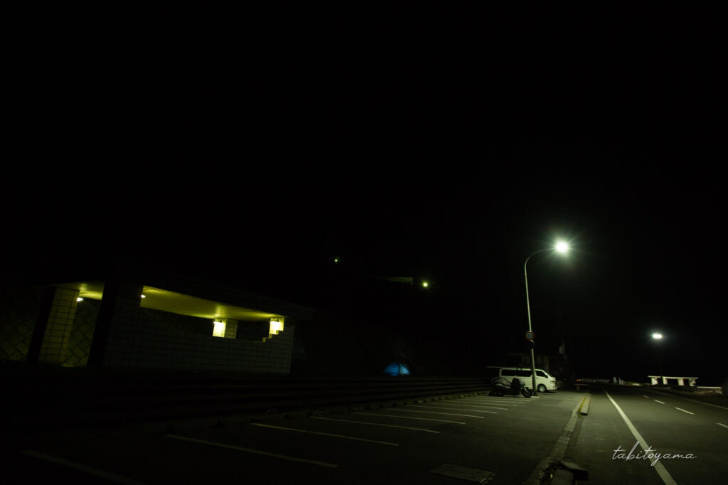 夜の黄金岬キャンプ場の駐車場