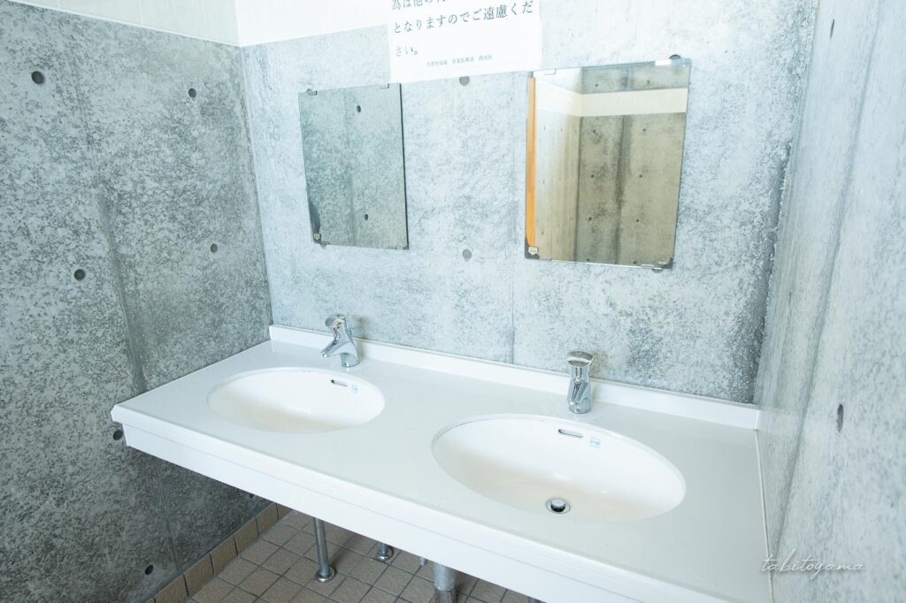 寿都浜中野営場の洗面台