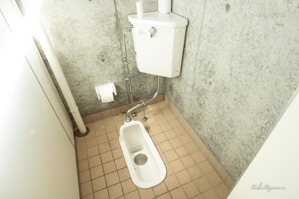 寿都浜中野営場の和式トイレ