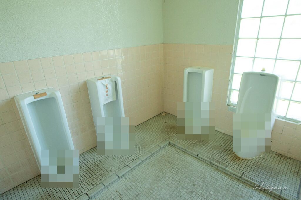 徳舜瞥山麓キャンプ場の小便器