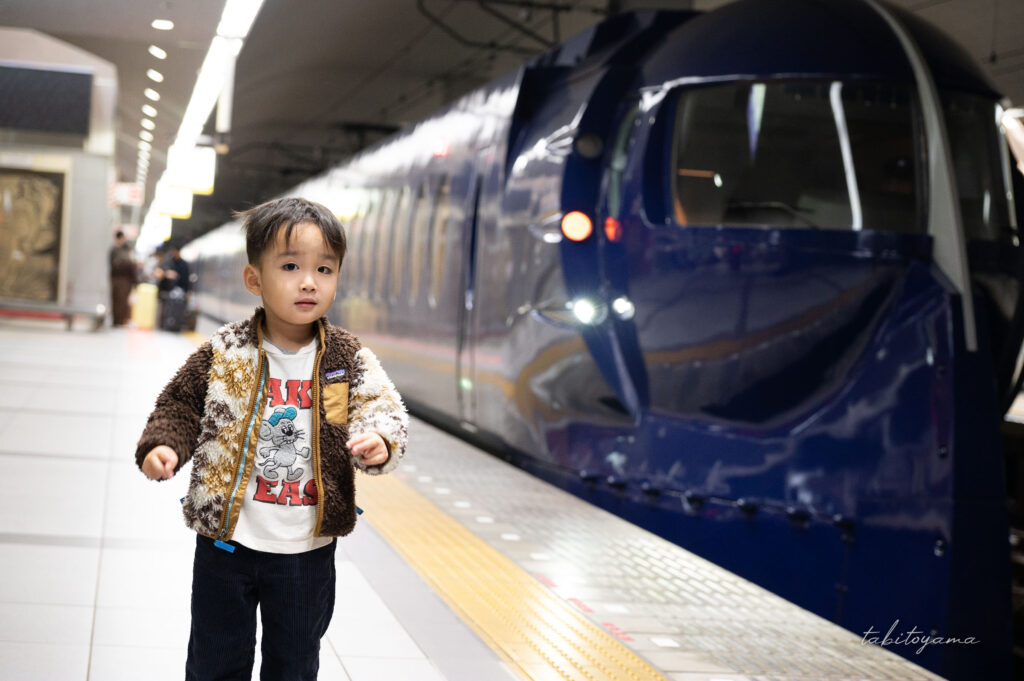 南海電車ラピートと息子のツーショット
