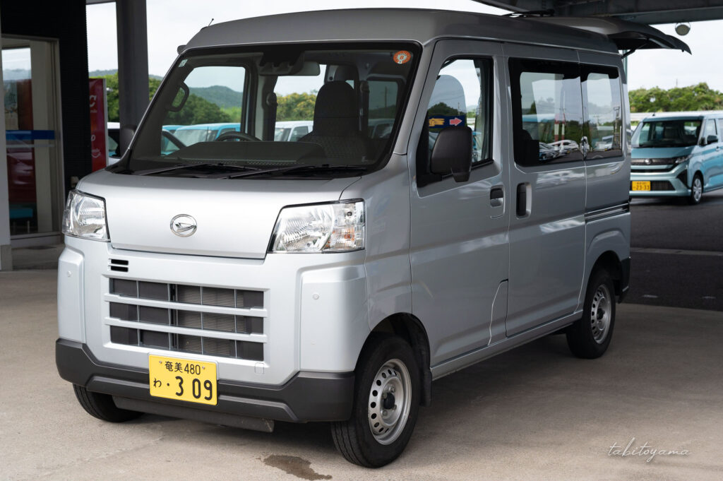 レンタカーをした銀色のハイゼット