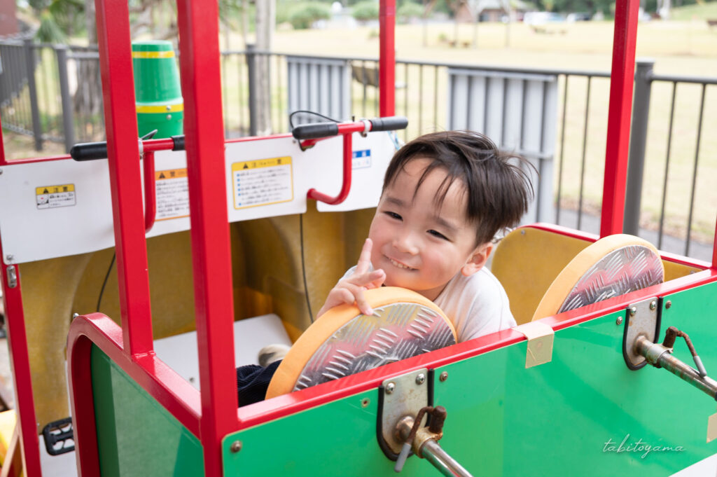サイクルトレインに笑顔で乗る息子