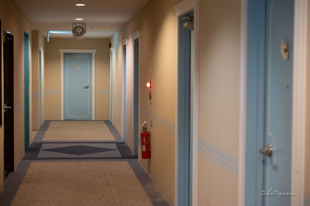 ホテルカレッタの客室へ続く廊下