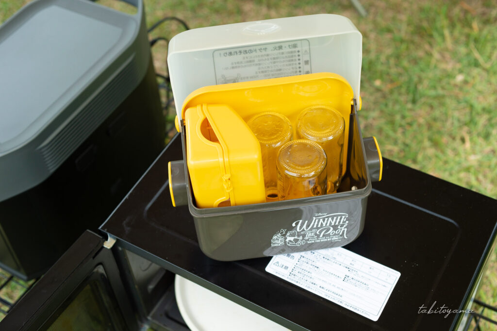 電子レンジの上に置いてある哺乳瓶洗浄機