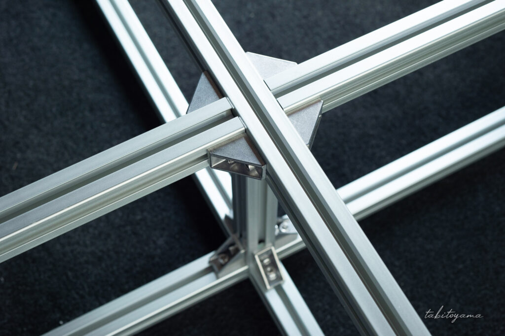 アルミフレームベッド中央の連結部分