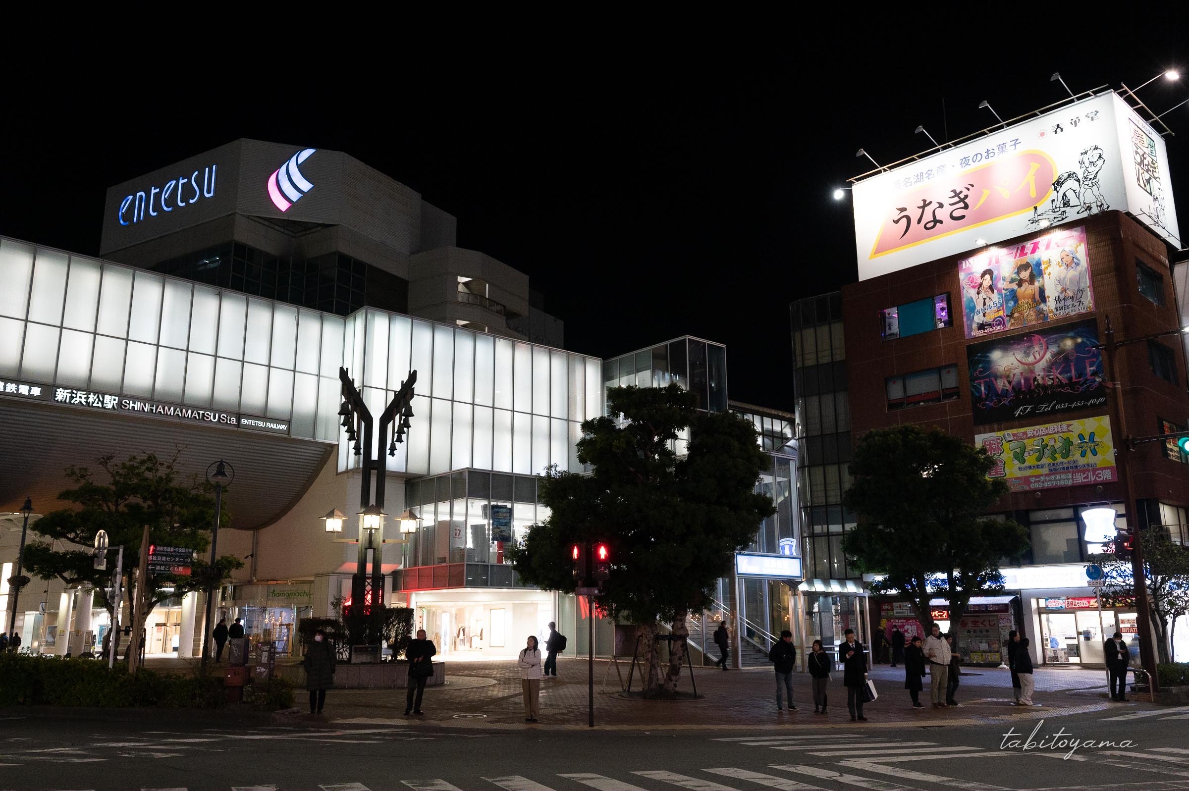 交差点から見る浜松駅前