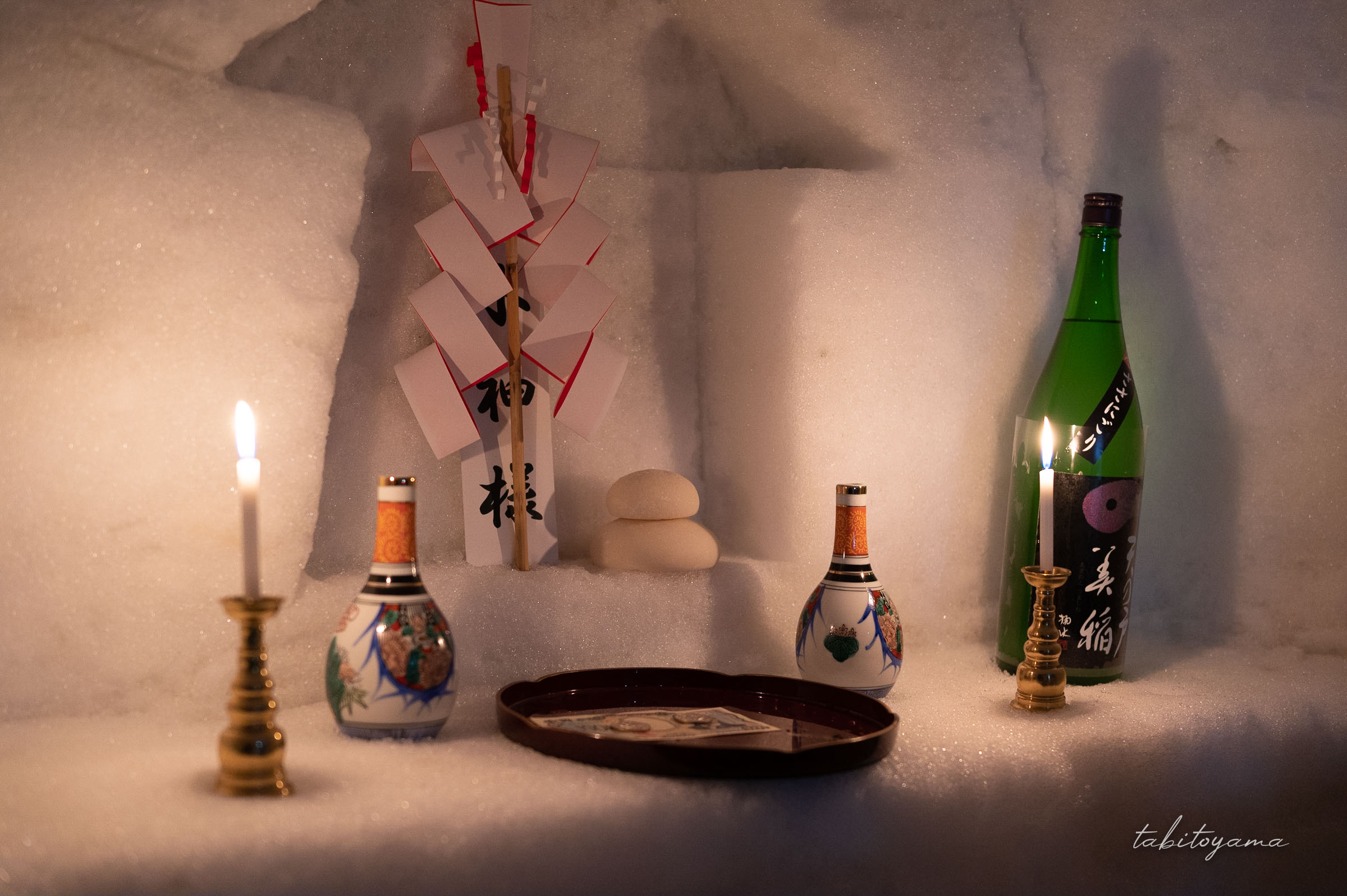 かまくらの祭壇とお供物