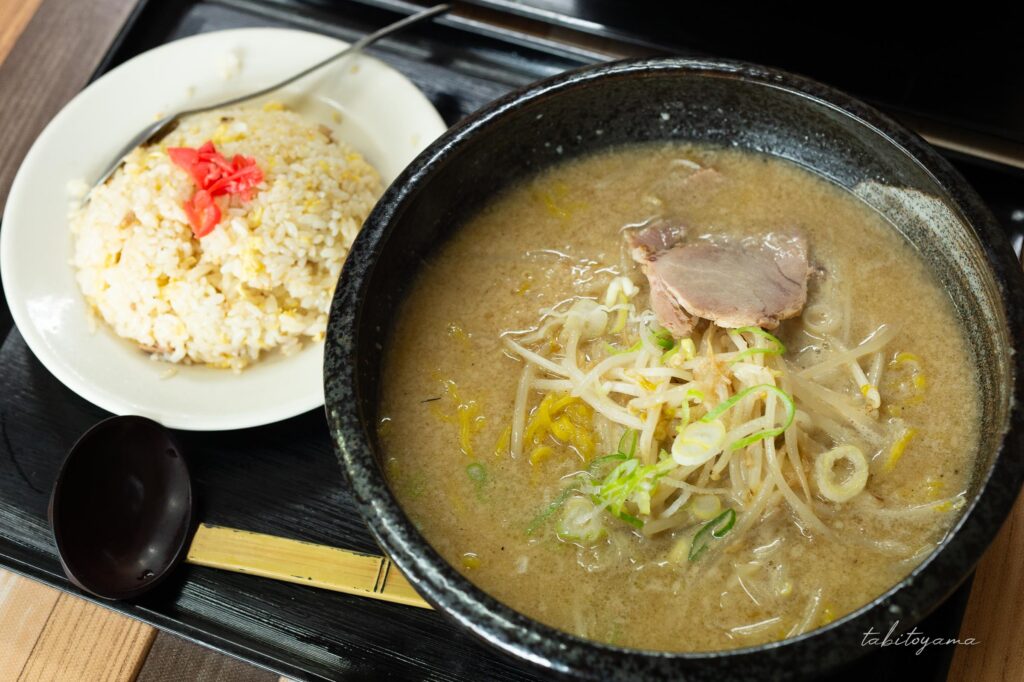 満足ヌードルラーメンハウスのあま味噌ラーメンとチャーハンセット