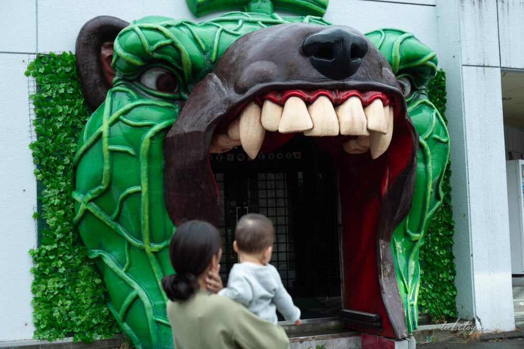 夕張農協名産センター入口のメロン熊