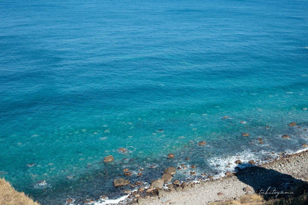 積丹の青く透き通った海