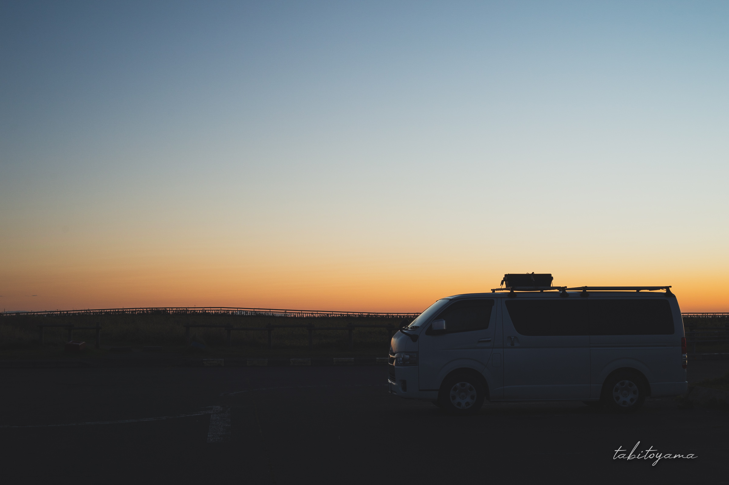 霧多布岬展望駐車場で車中泊、マジックアワーとハイエース