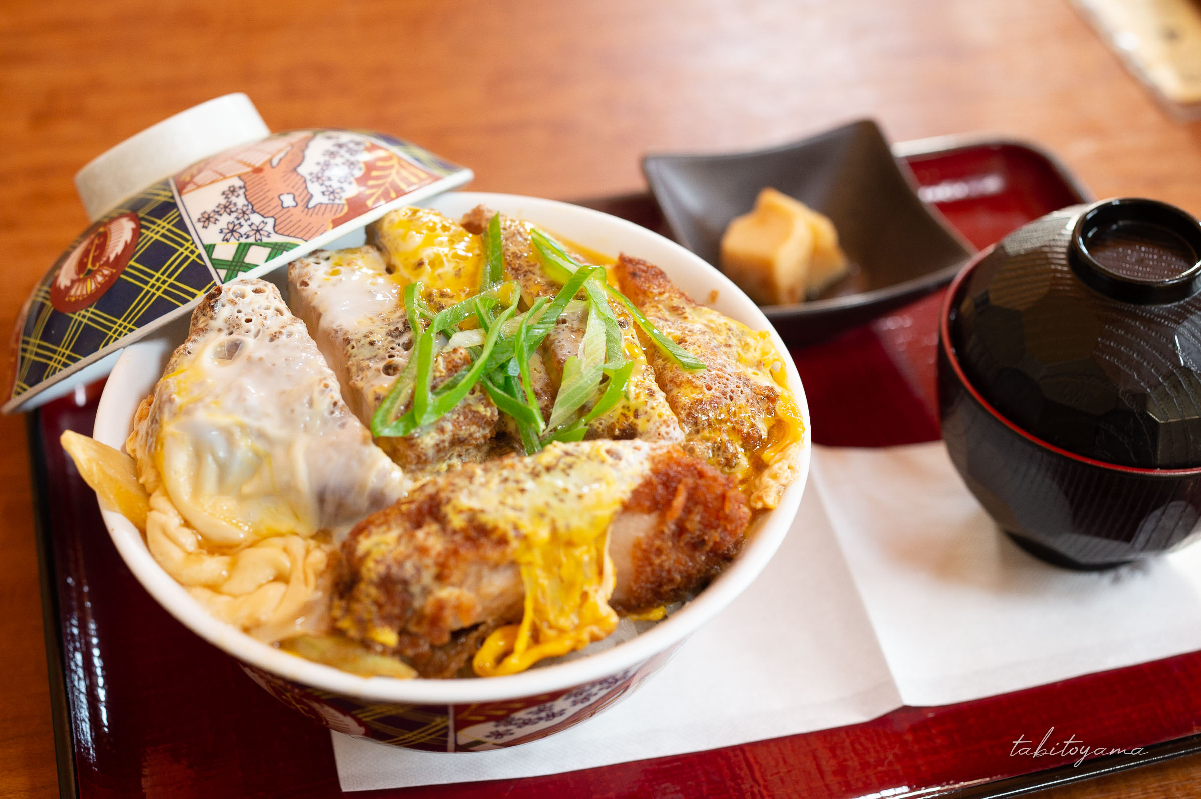 南蛮酊の肉厚なカツ丼