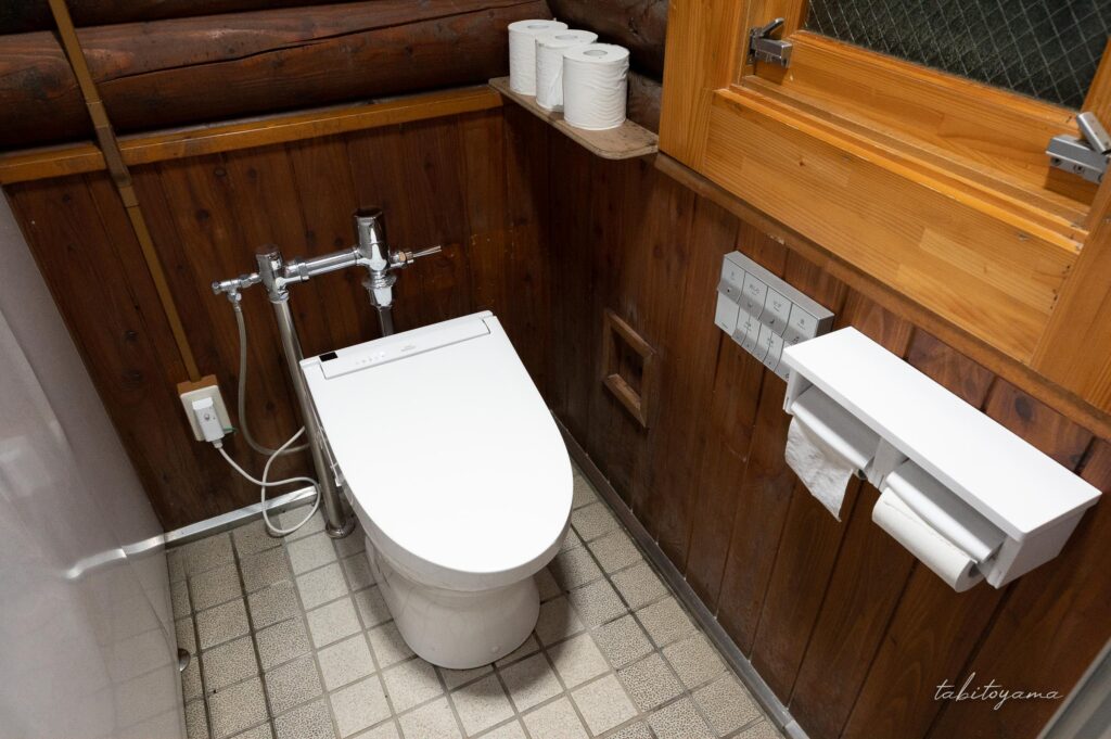 上磯ダム公園キャンプ場のトイレにある洋式温水便座。