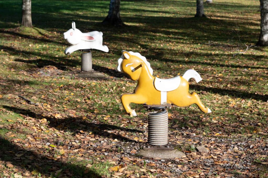 上磯ダム公園キャンプ場の遊具。