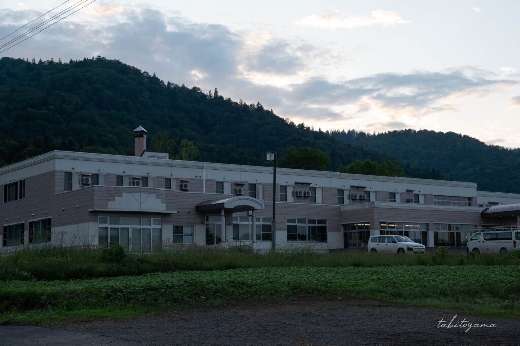 天塩川リバーサイドパークキャンプ場に隣接した、天塩川温泉の外観。