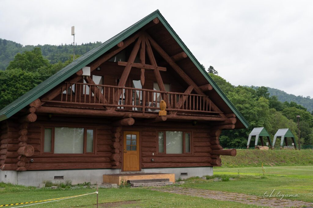 天塩川温泉が管理しているキャンプ場にある有料のログハウス。