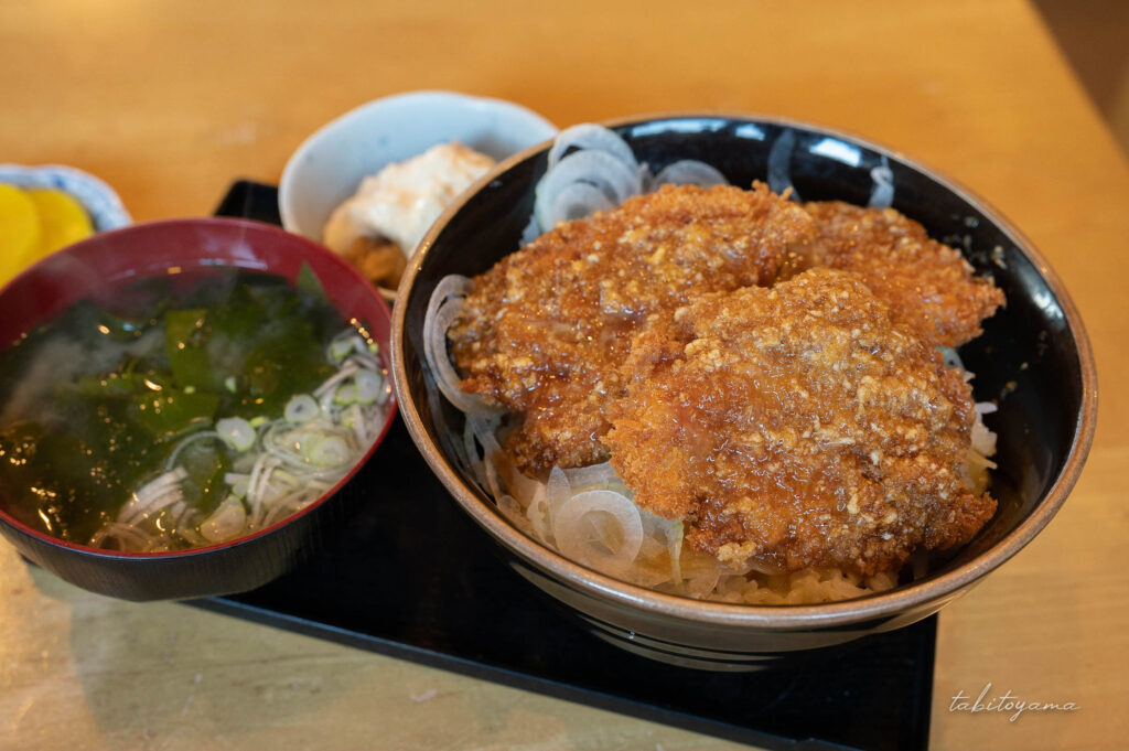 佐渡ヶ島にある春日の名物料理、上生カツ丼