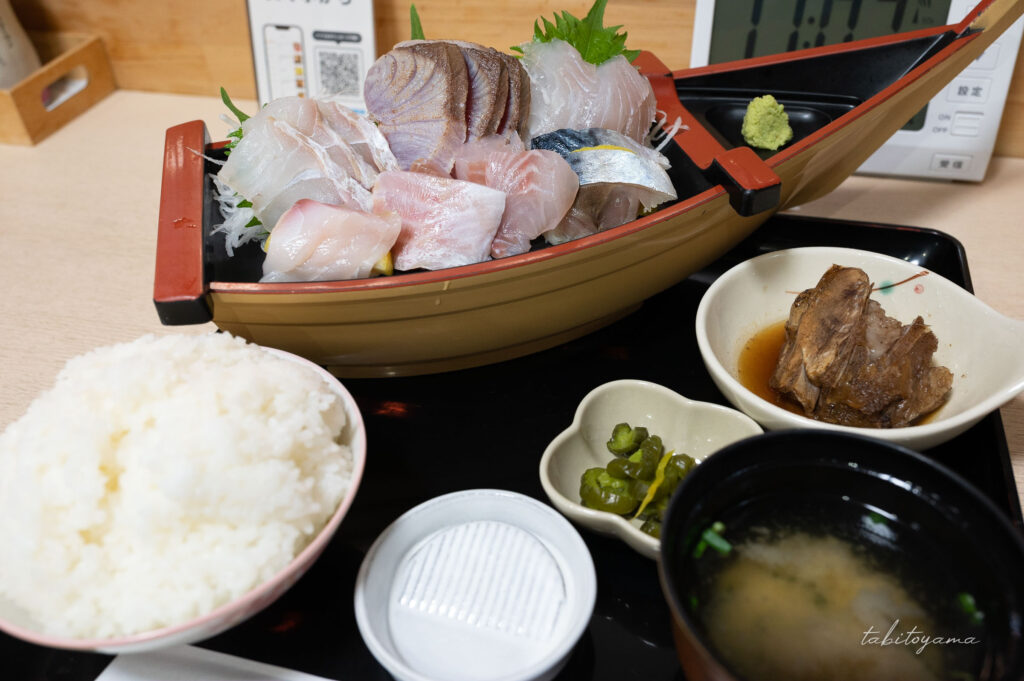 キッチンよろこんで原黒店の地魚刺身定食