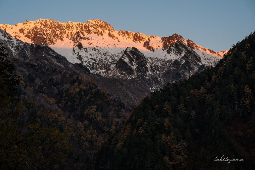 雪化粧した立山連邦とモルゲンロート