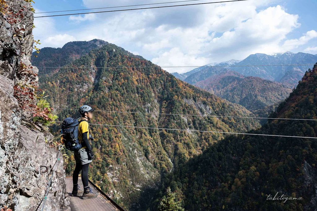 水平歩道の欅平上部から眺める後立山連峰