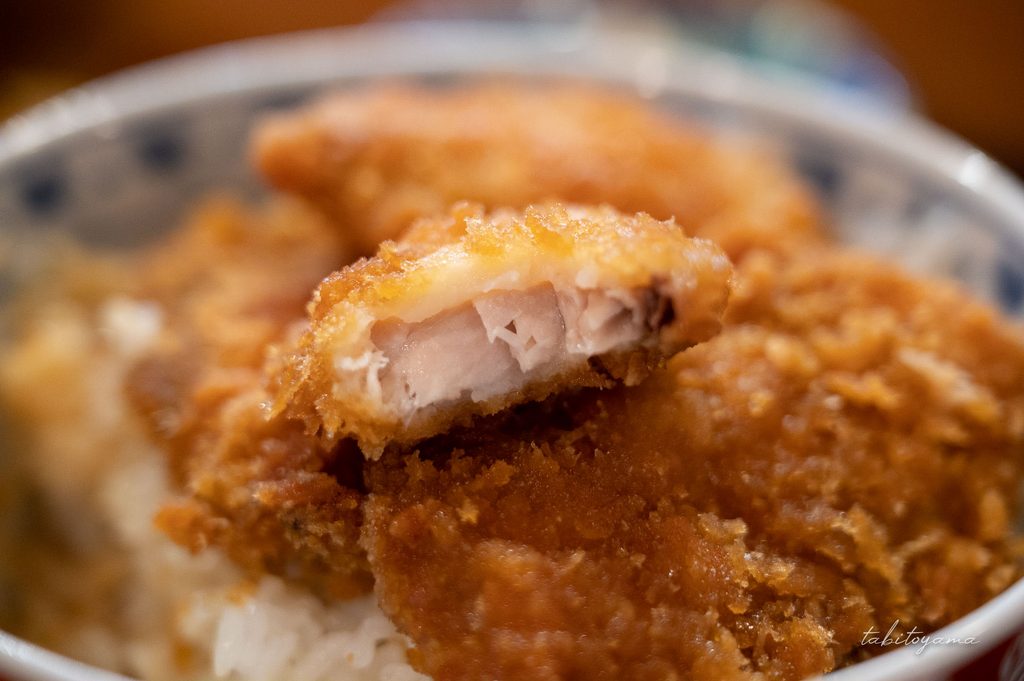 ブリカツ丼の断面